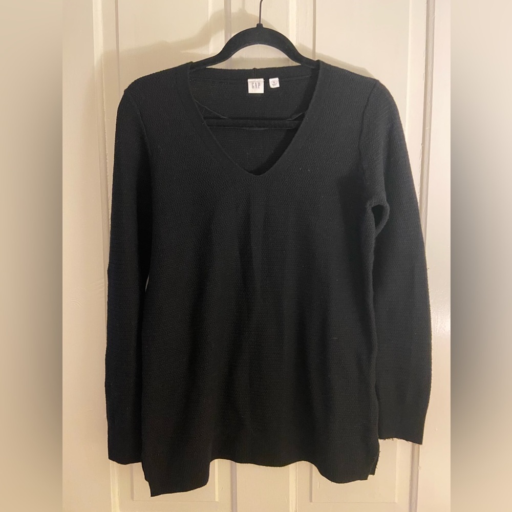 GAP v-neck sweater​